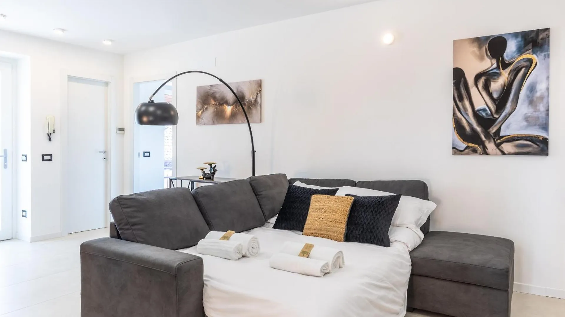 Apartment Lusso E Design, Appartamento 6 Minuti Aeroporto Orio Al Serio Seriate Italy